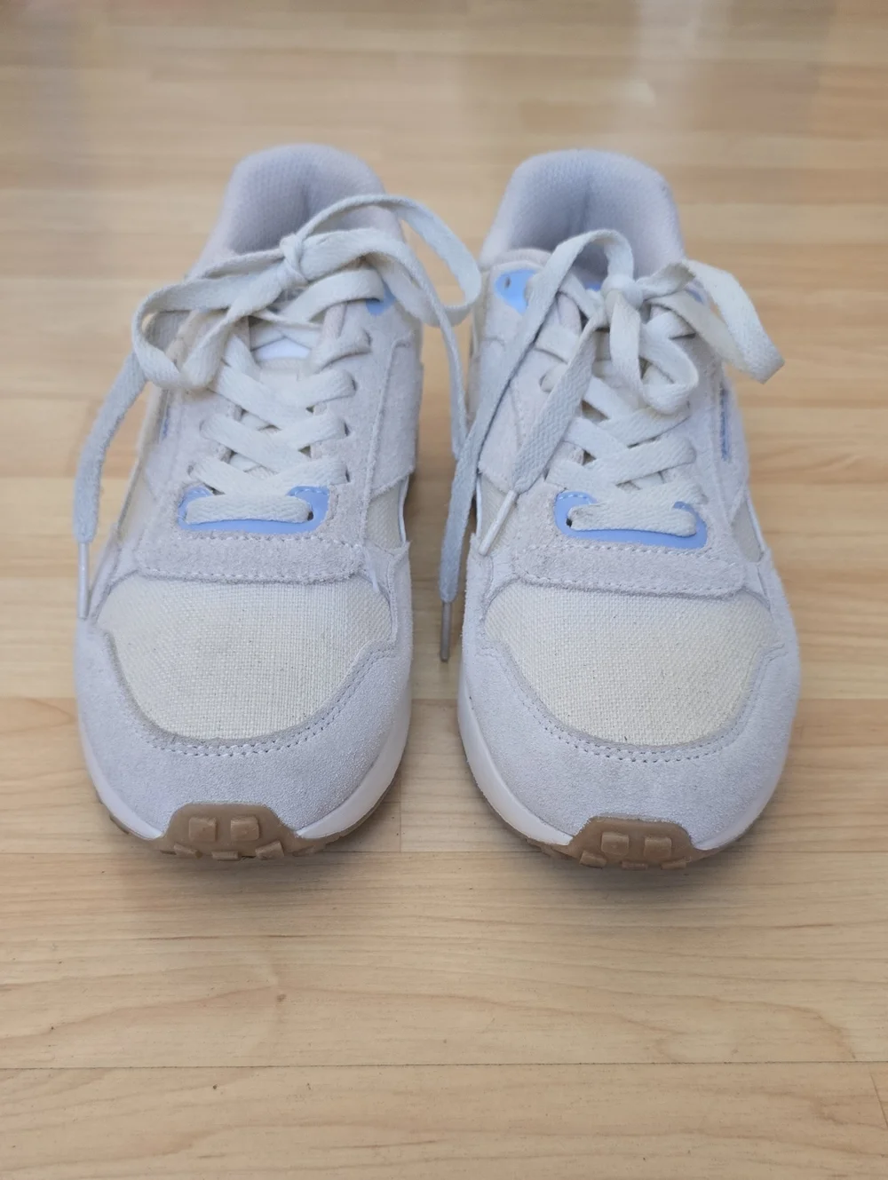 Reebok Women's Light Gray/Light Blue/Cream Retro Sneakers Size 7.5